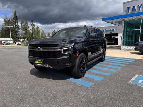 Used 2022 Chevrolet Tahoe Z71 w/ Z71 Off-Road Package AWD/4WD image 3
