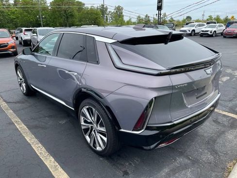 Used 2025 Cadillac Lyriq Luxury w/ LPO, Floor Liner Package AWD/4WD image 4