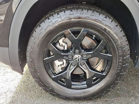 Used 2025 Volkswagen Atlas Peak Edition SE image 28