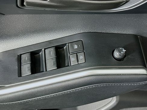 Used 2024 Toyota Highlander LE image 15