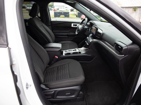Used 2020 Ford Explorer XLT image 22