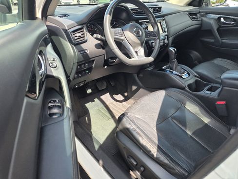 Used 2017 Nissan Rogue SL w/ SL Premium Package image 10