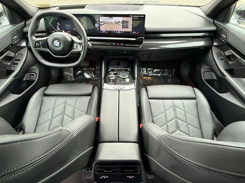 Used 2025 BMW 530i xDrive image 31