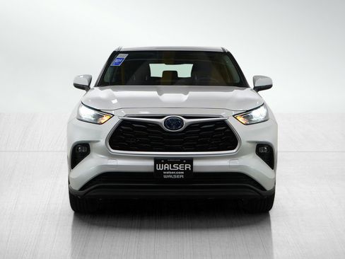 Used 2024 Toyota Highlander LE image 8