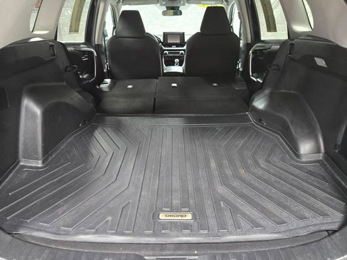 Used 2021 Toyota RAV4 LE AWD/4WD image 44