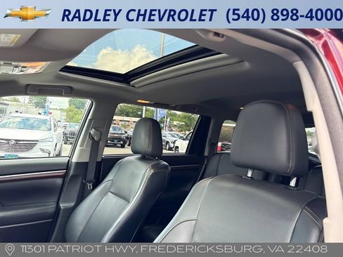 Used 2015 Toyota Highlander Limited AWD/4WD image 2