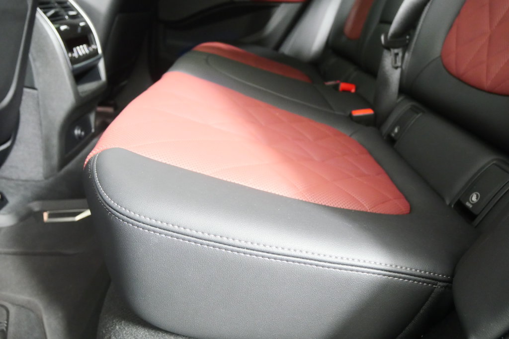 Certified 2024 BMW X6 xDrive40i w/ Executive Package AWD/4WD image 15