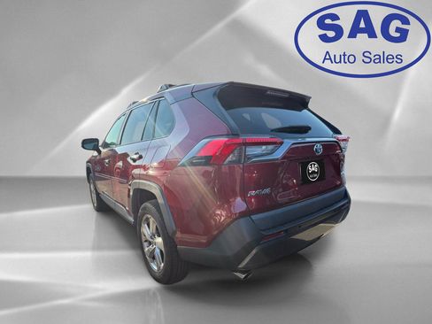 Used 2020 Toyota RAV4 Limited AWD/4WD image 4
