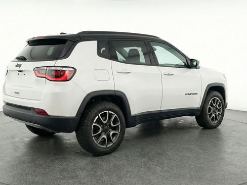 Used 2025 Jeep Compass Trailhawk AWD/4WD image 9