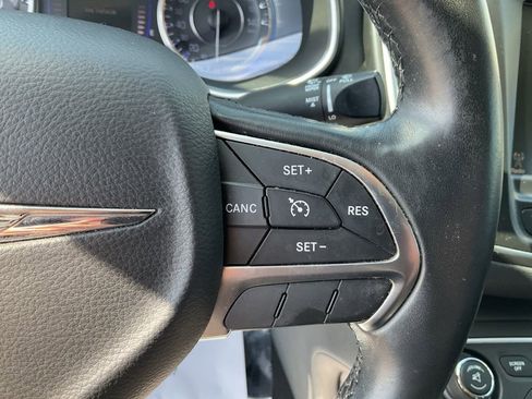 Used 2017 Chrysler 200 Limited Platinum image 9