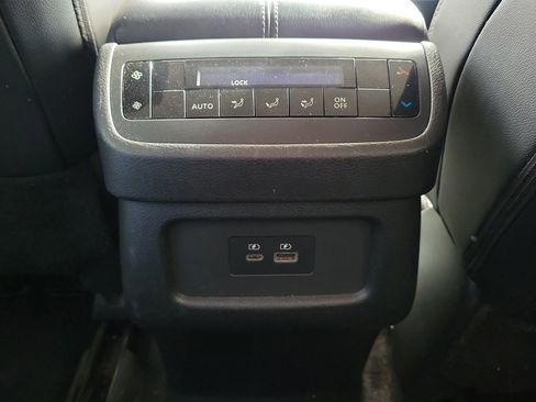 Used 2023 Nissan Pathfinder SL AWD/4WD image 11