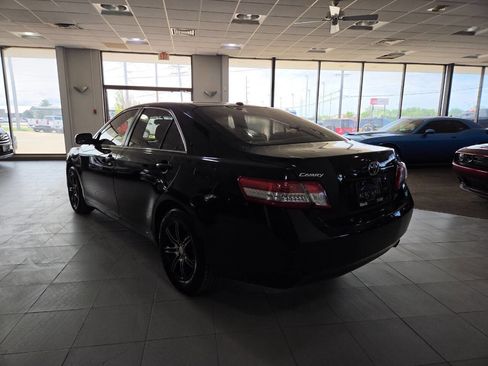 Used 2010 Toyota Camry LE FWD image 5