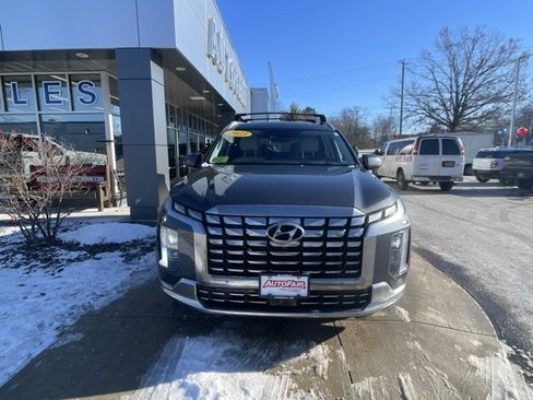 Used 2023 Hyundai Palisade Calligraphy image 3