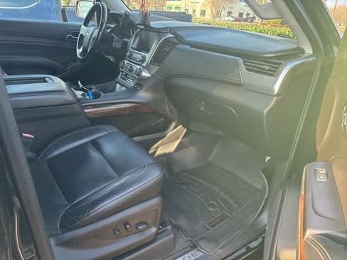 Used 2019 Chevrolet Suburban LT image 9