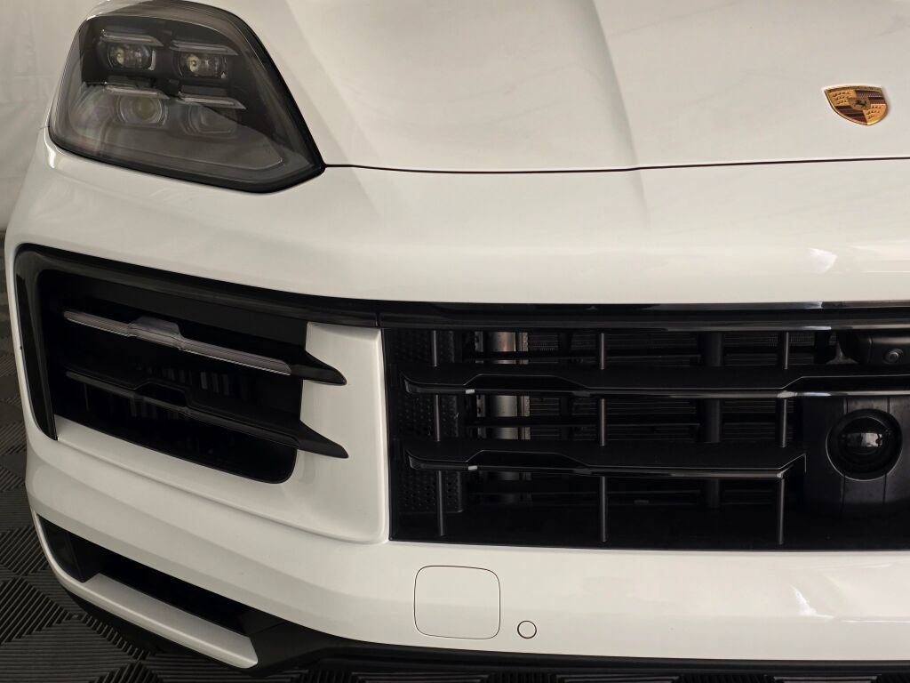 Certified 2026 Porsche Cayenne Coupe AWD/4WD image 32