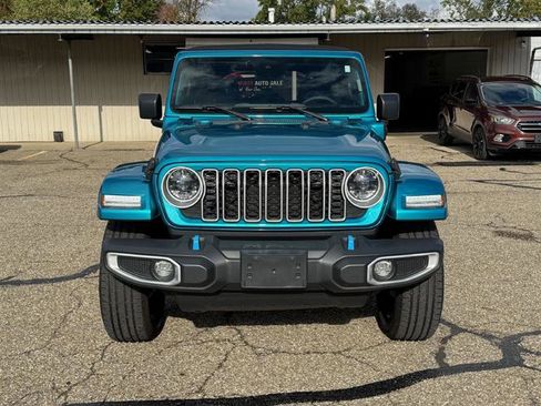 Used 2024 Jeep Wrangler Sahara image 2