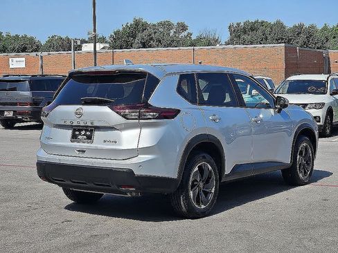 Used 2024 Nissan Rogue SV AWD/4WD image 4
