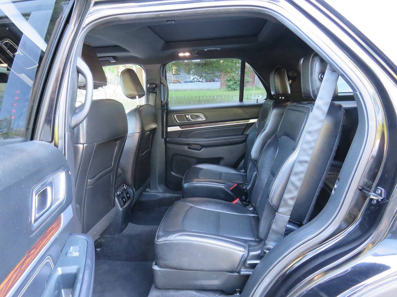 Used 2018 Ford Explorer Limited w/ Equipment Group 301A AWD/4WD image 21
