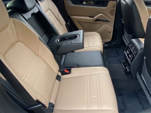 Used 2024 Porsche Cayenne image 13