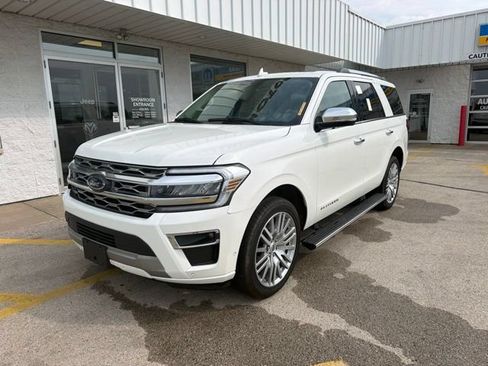 Used 2024 Ford Expedition Platinum AWD/4WD image 3