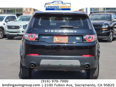Used 2018 Land Rover Discovery Sport SE image 3