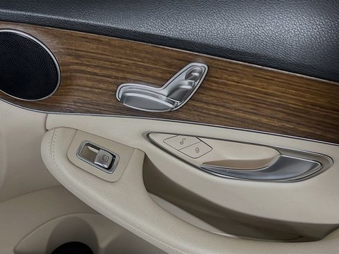 Used 2019 Mercedes-Benz C 300 Sedan image 32