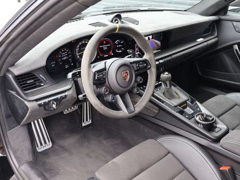 Certified 2025 Porsche 911 GT3 RS RWD image 4