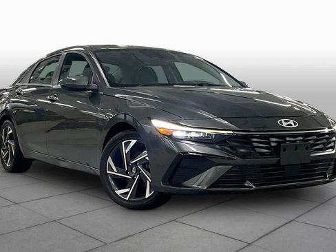 Used 2024 Hyundai Elantra Limited FWD image 3