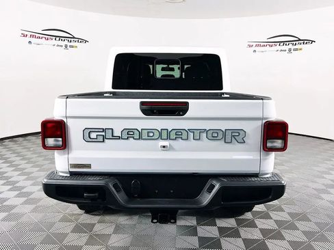 Used 2021 Jeep Gladiator Overland image 7