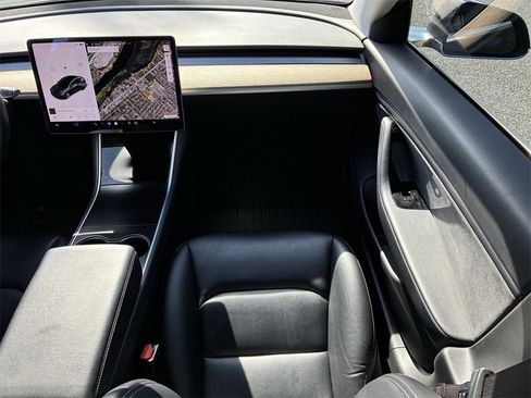 Used 2018 Tesla Model 3 Long Range image 12