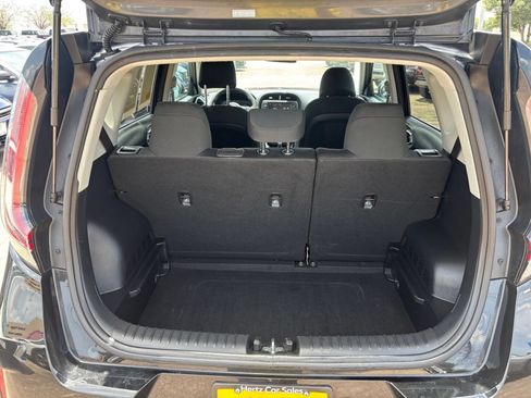 Used 2025 Kia Soul LX w/ LX Technology Package FWD image 29