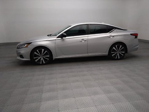 Used 2019 Nissan Altima 2.5 SR FWD image 2