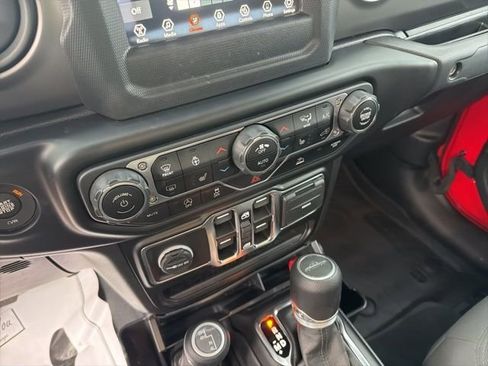 Used 2021 Jeep Gladiator Willys image 29
