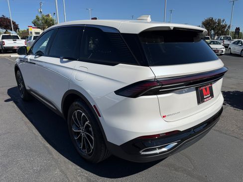 New 2026 Lincoln Nautilus Premier AWD/4WD image 5