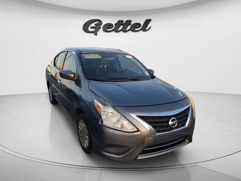 Used 2019 Nissan Versa SV image 3