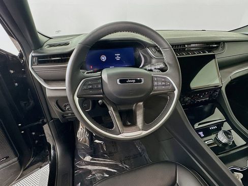 Certified 2025 Jeep Grand Cherokee L Limited w/ Luxury Tech Group II image 19