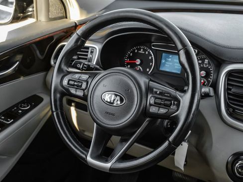 Used 2017 Kia Sorento LX w/ LX Convenience Package image 16