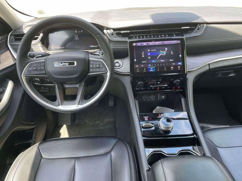 Used 2023 Jeep Grand Cherokee Limited AWD/4WD image 12