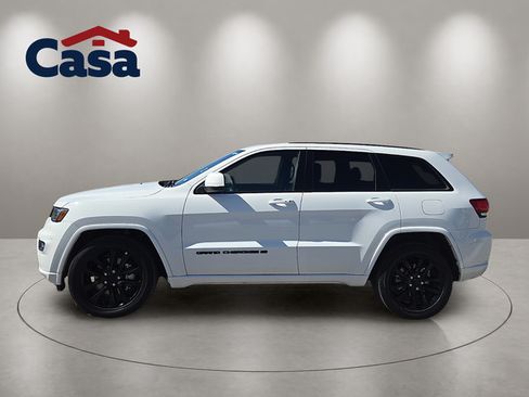 Used 2022 Jeep Grand Cherokee Laredo X RWD image 3