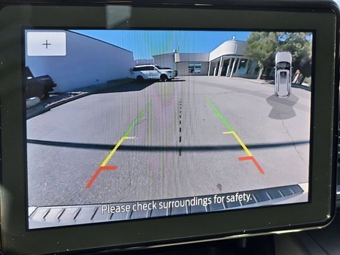 Used 2022 Ford Explorer XLT w/ Equipment Group 202A image 4