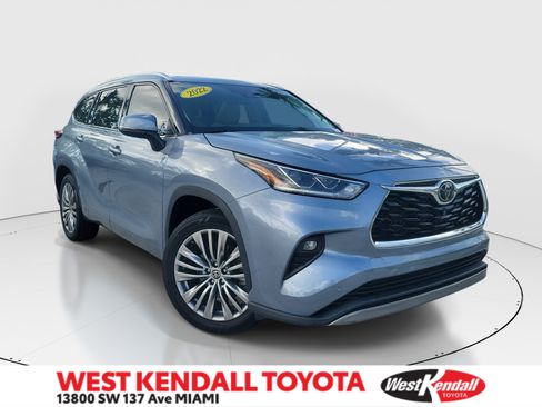 Used 2022 Toyota Highlander Platinum FWD image 1