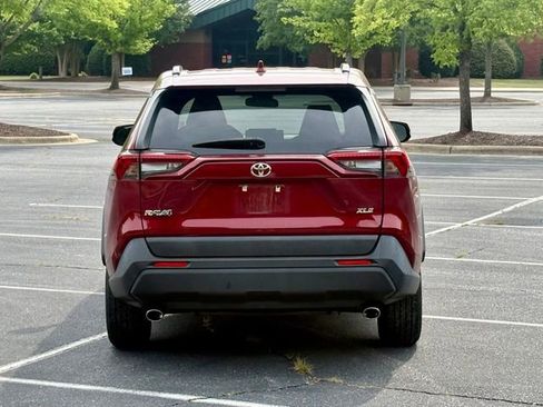 Used 2019 Toyota RAV4 XLE FWD image 6