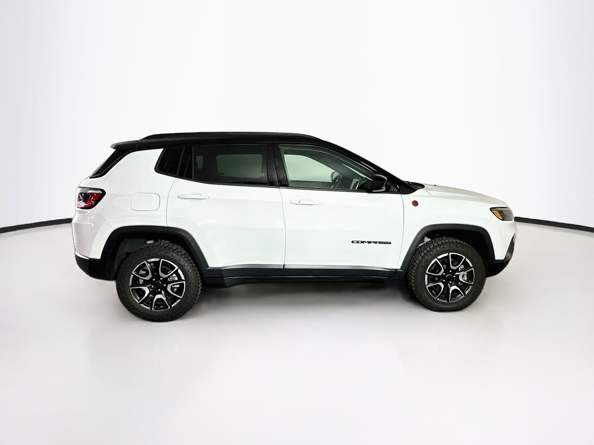 Used 2025 Jeep Compass Trailhawk AWD/4WD image 10