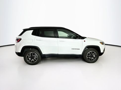 Used 2025 Jeep Compass Trailhawk AWD/4WD image 10