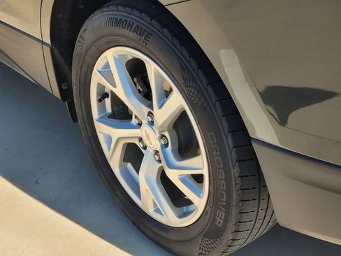 Used 2018 Chevrolet Equinox Premier FWD image 8