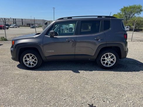 Used 2019 Jeep Renegade Latitude w/ Cold Weather Group AWD/4WD image 2