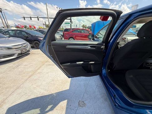 Used 2018 Ford Fusion SE w/ Fusion SE Technology Package FWD image 14