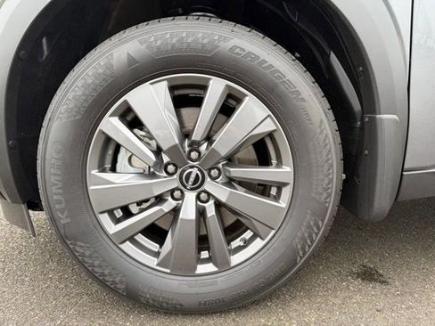 New 2025 Nissan Pathfinder SV w/ SV Premium Package image 32