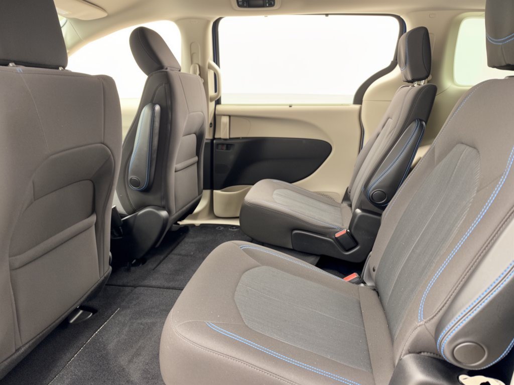 Used 2021 Chrysler Pacifica Touring FWD image 25