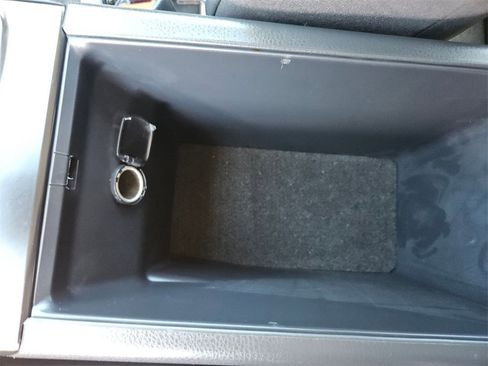 Used 2025 Toyota Camry LE image 28